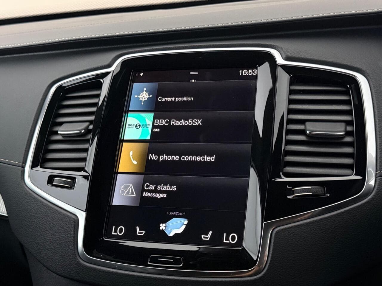 Volvo XC90 thumbnail Infotainment System