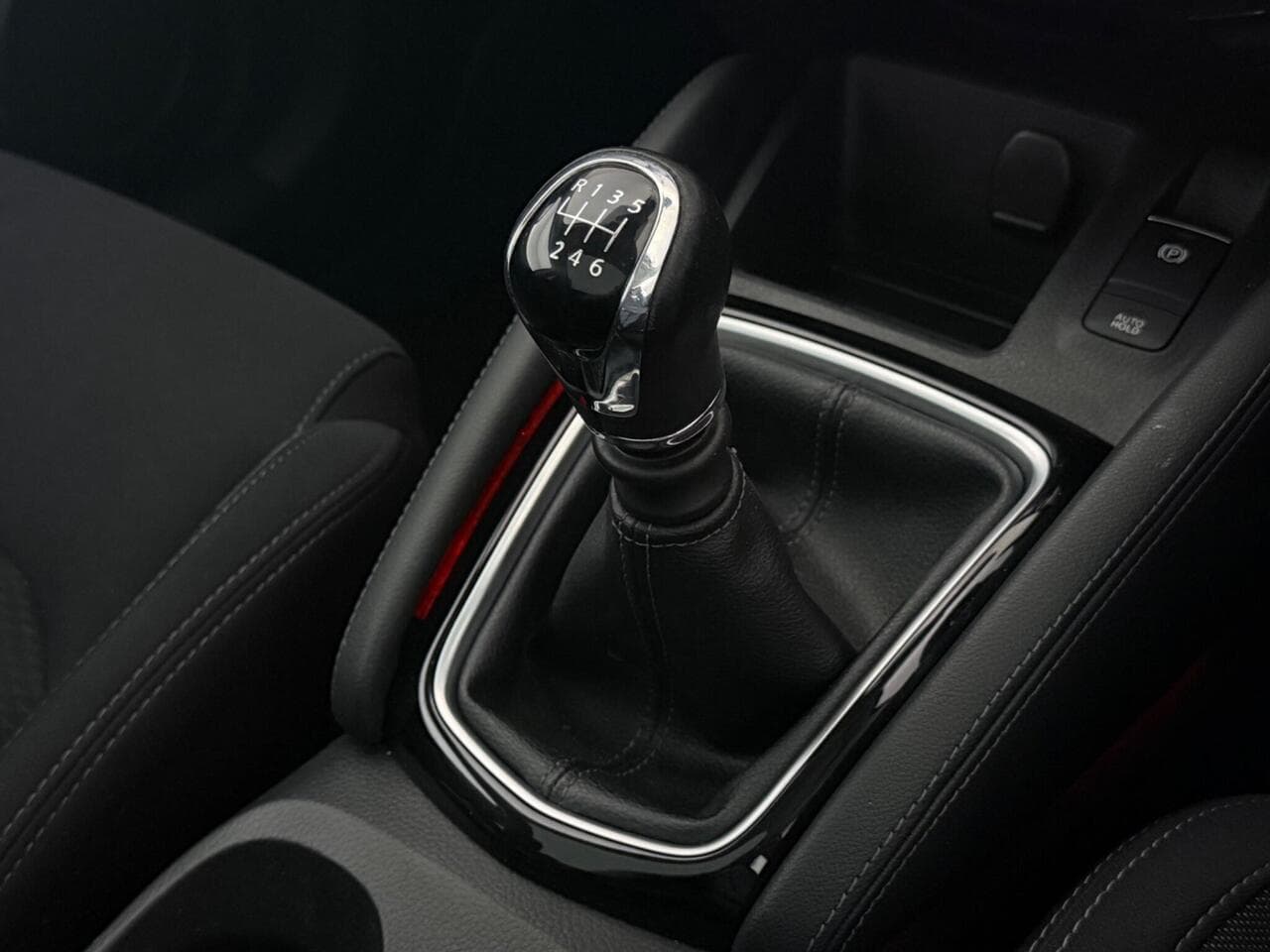 Nissan Qashqai thumbnail Interior Front