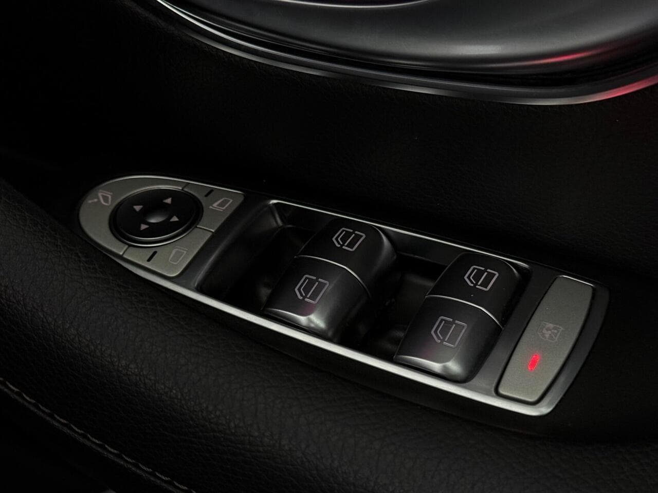 Mercedes-Benz E Class thumbnail Misc Controls
