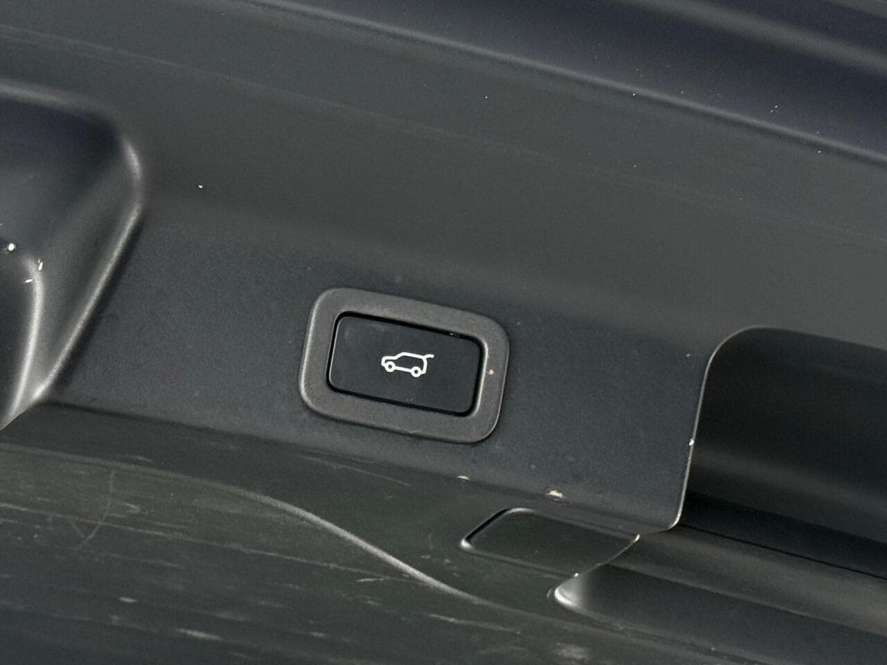 Jaguar F-PACE thumbnail Misc Controls