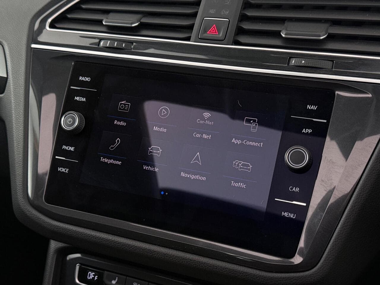 Volkswagen Tiguan thumbnail Infotainment System