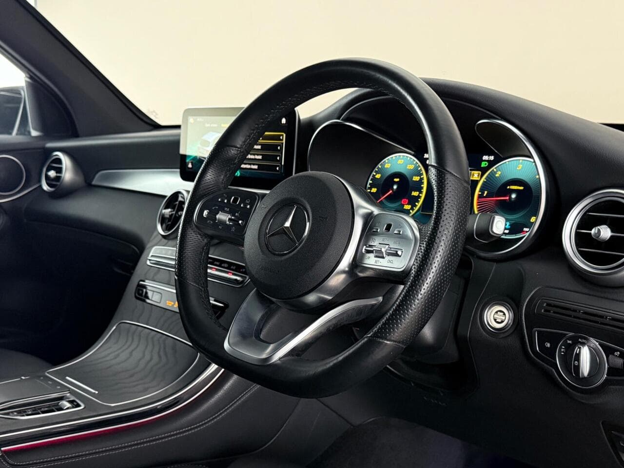 Mercedes-Benz GLC thumbnail Interior Front