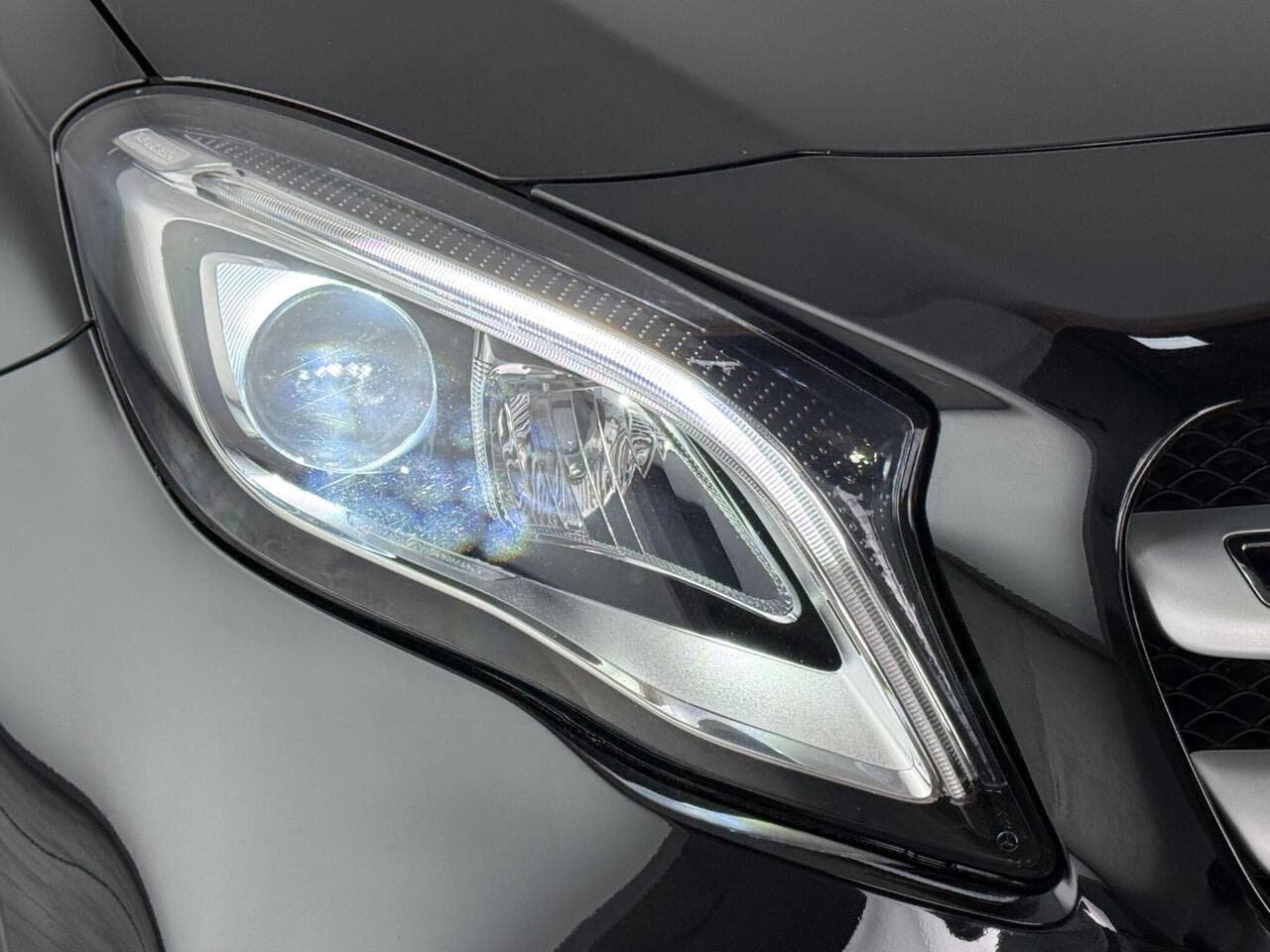 Mercedes-Benz GLA thumbnail Lights Front