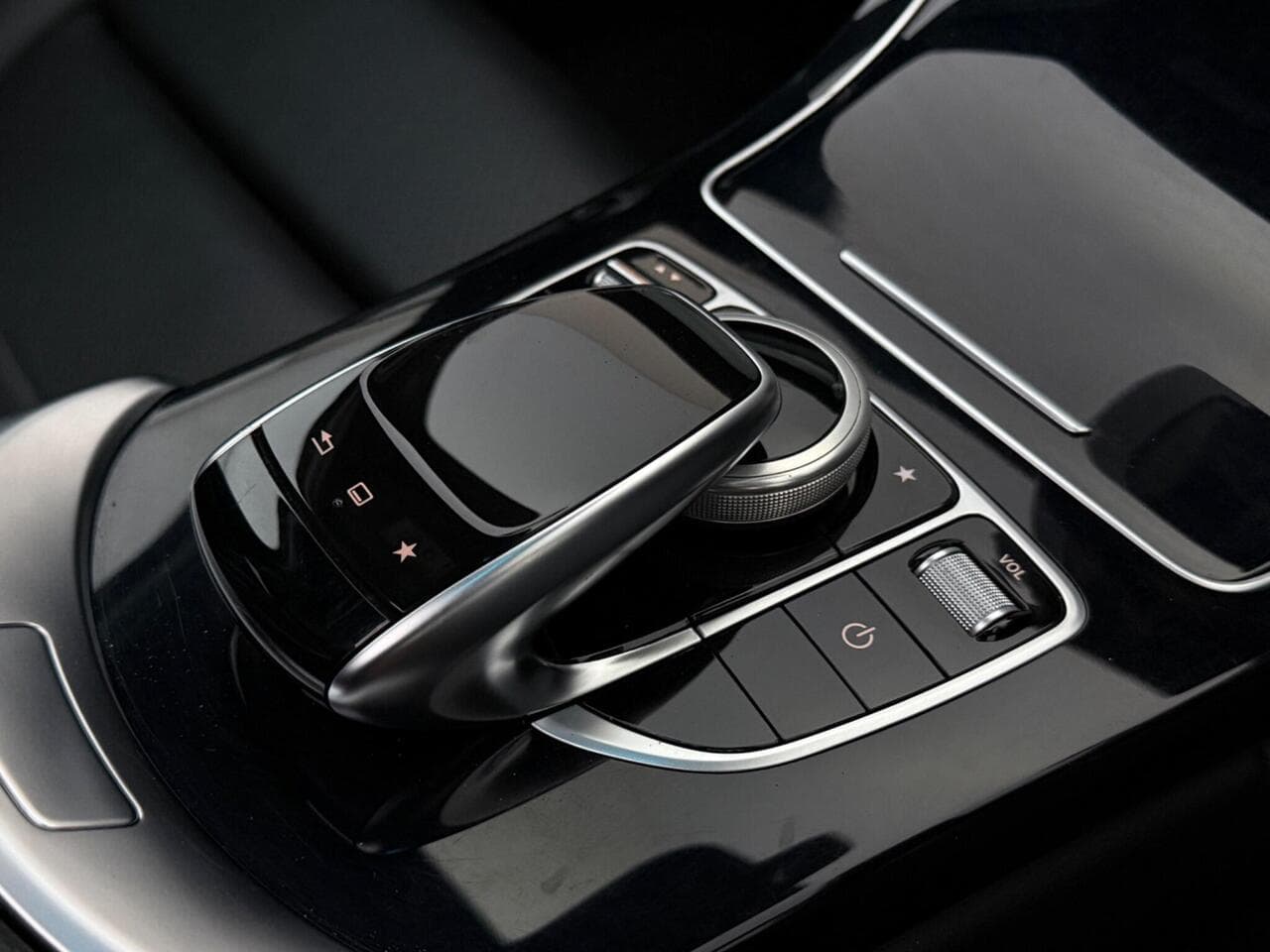 Mercedes-Benz C Class thumbnail Misc Controls
