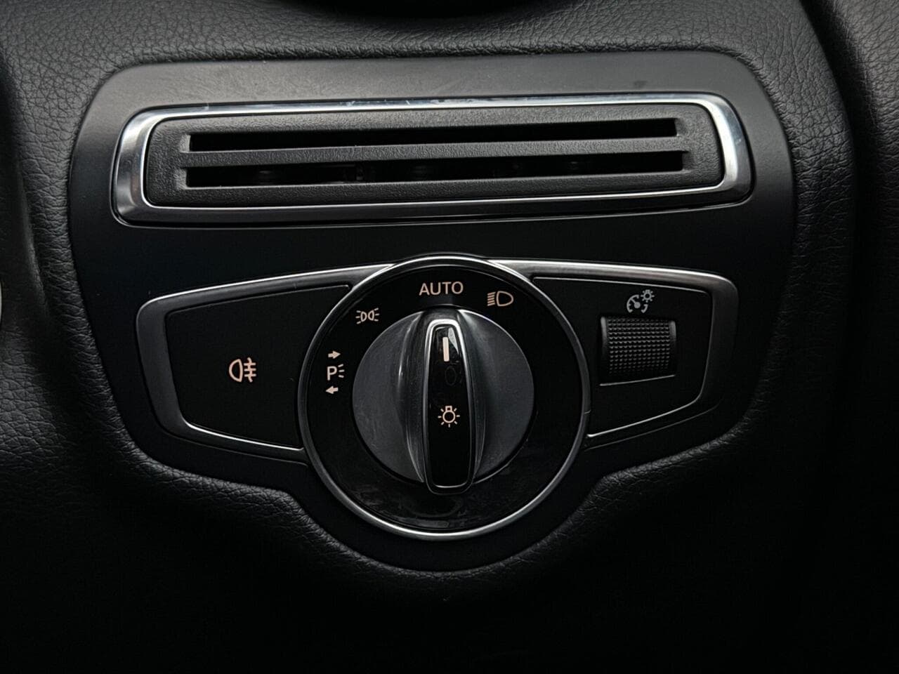 Mercedes-Benz GLC thumbnail Misc Controls
