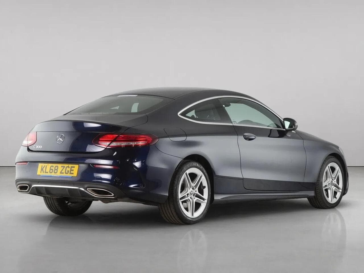 Mercedes-Benz C Class thumbnail Rear Right