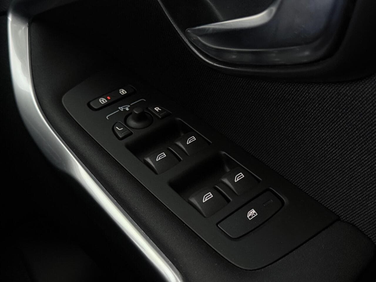 Volvo V40 thumbnail Misc Controls