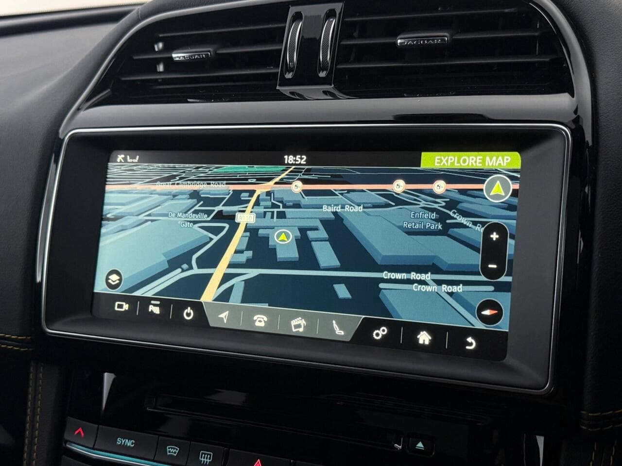 Jaguar F-PACE thumbnail Infotainment System