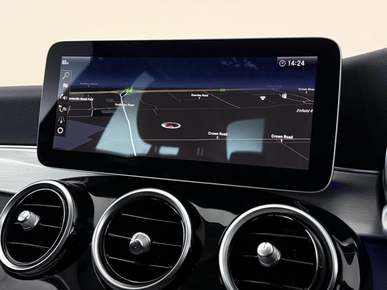 Mercedes-Benz C Class thumbnail Infotainment System