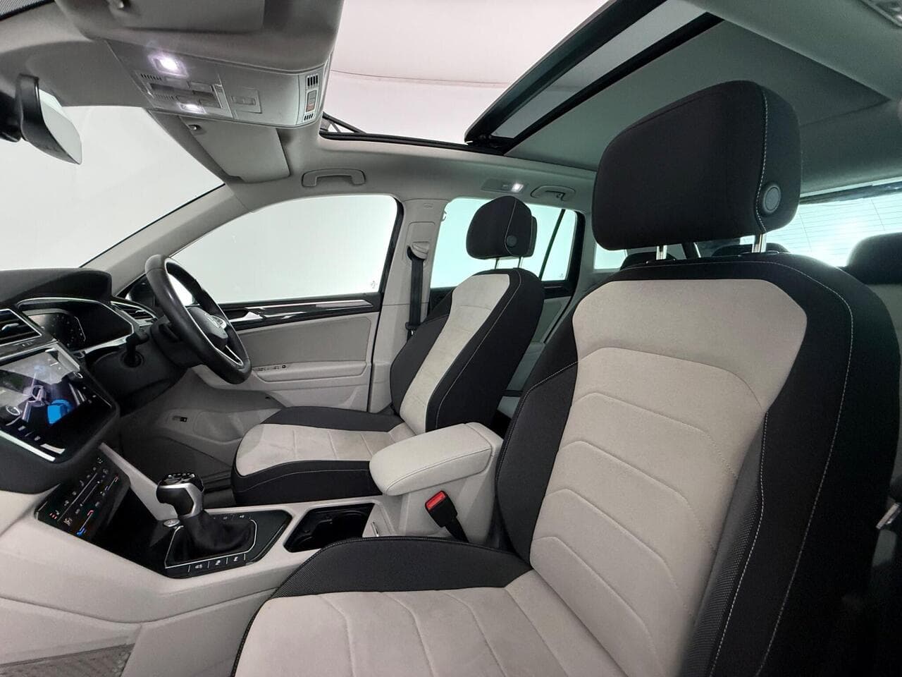 Volkswagen Tiguan thumbnail Seat Front Passenger