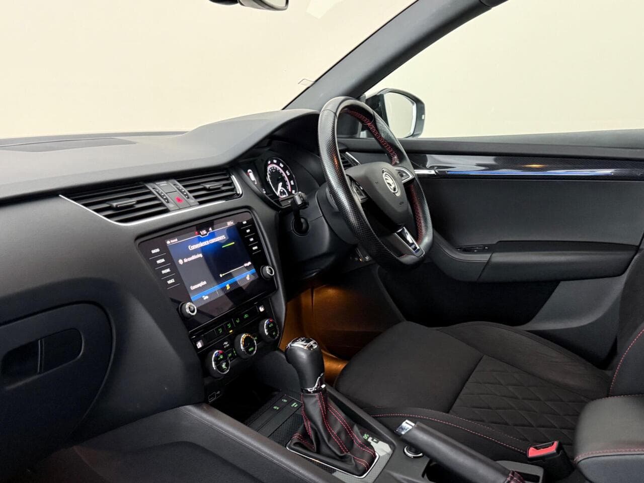 Skoda Octavia thumbnail Interior Front