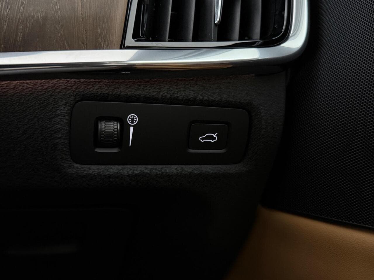 Volvo V90 thumbnail Misc Controls