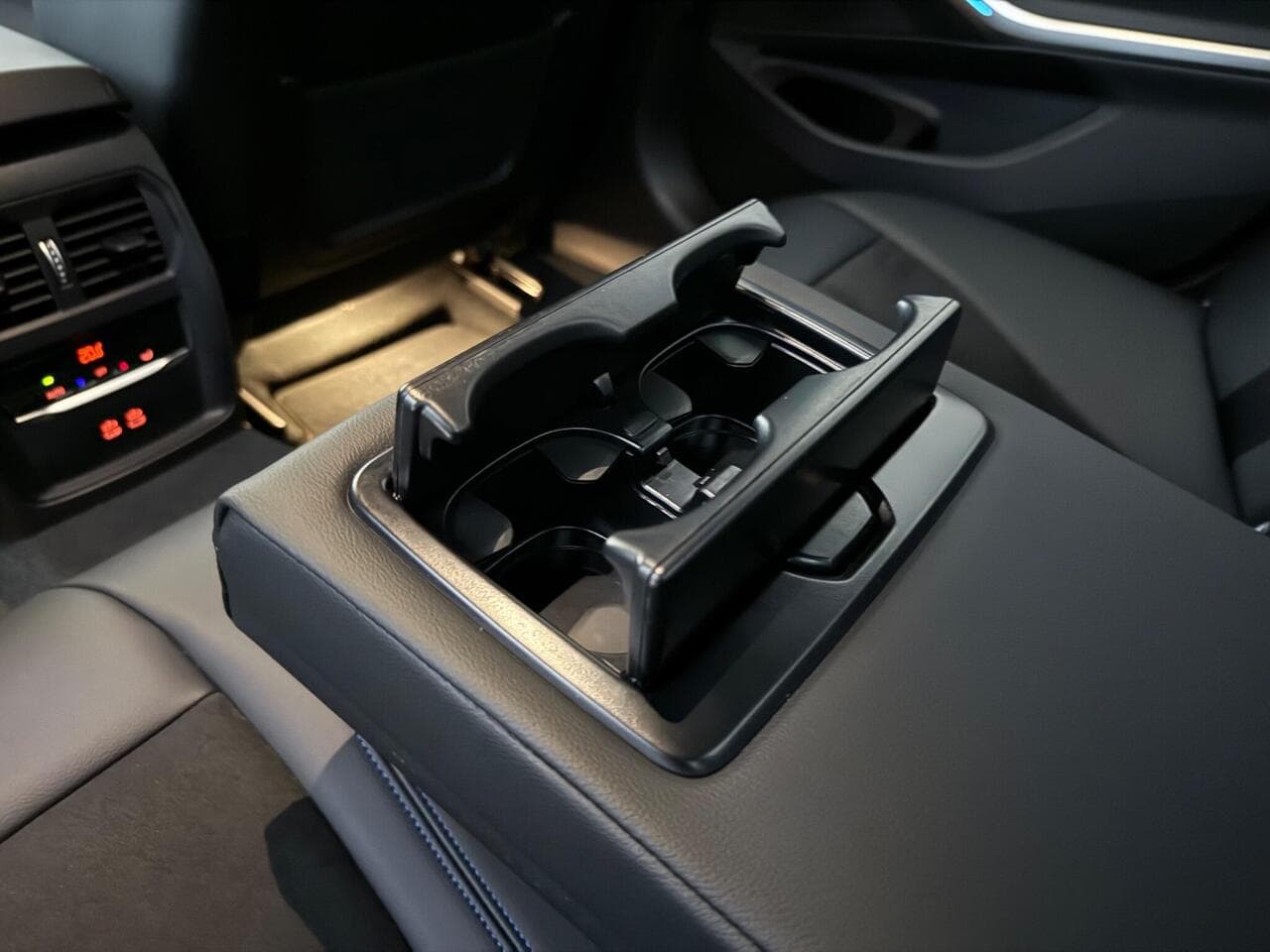 BMW 3 Series thumbnail Interior Front