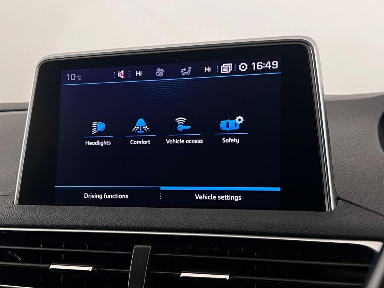 Peugeot 3008 thumbnail Infotainment System