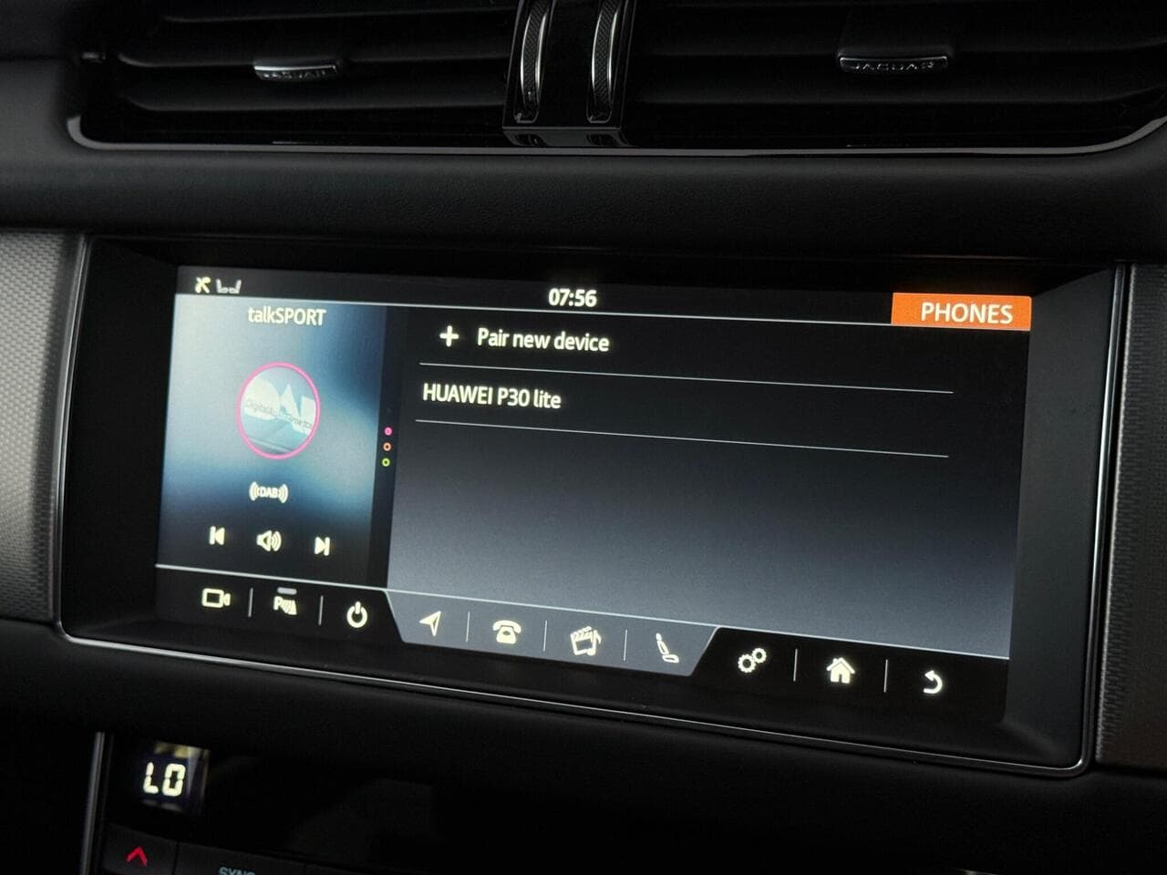 Jaguar XF thumbnail Infotainment System