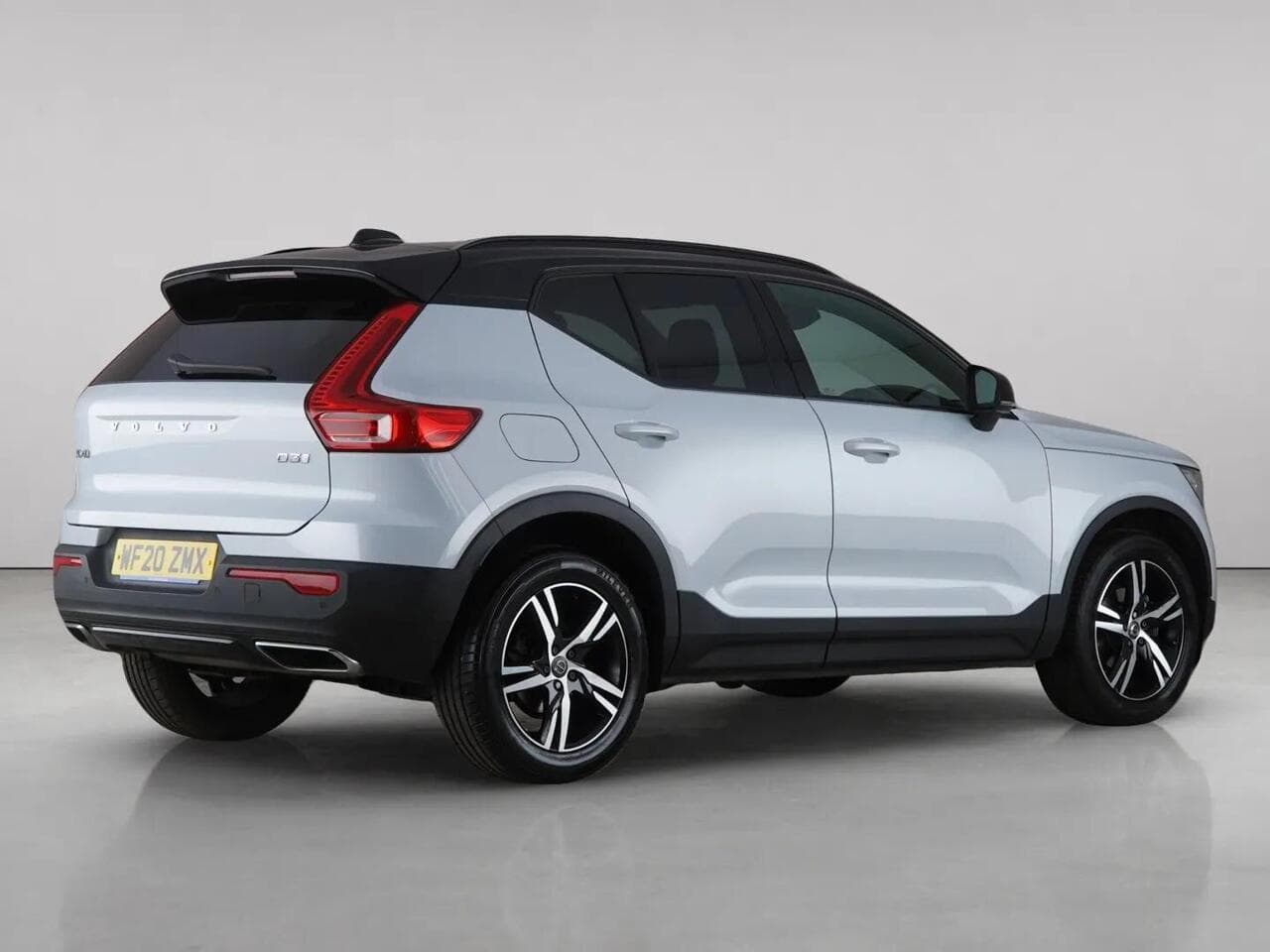 Volvo XC40 thumbnail Rear Right