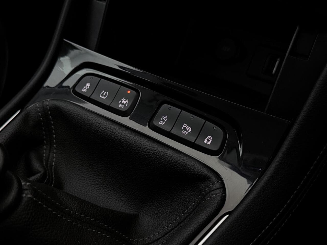 Vauxhall Grandland X thumbnail Misc Controls