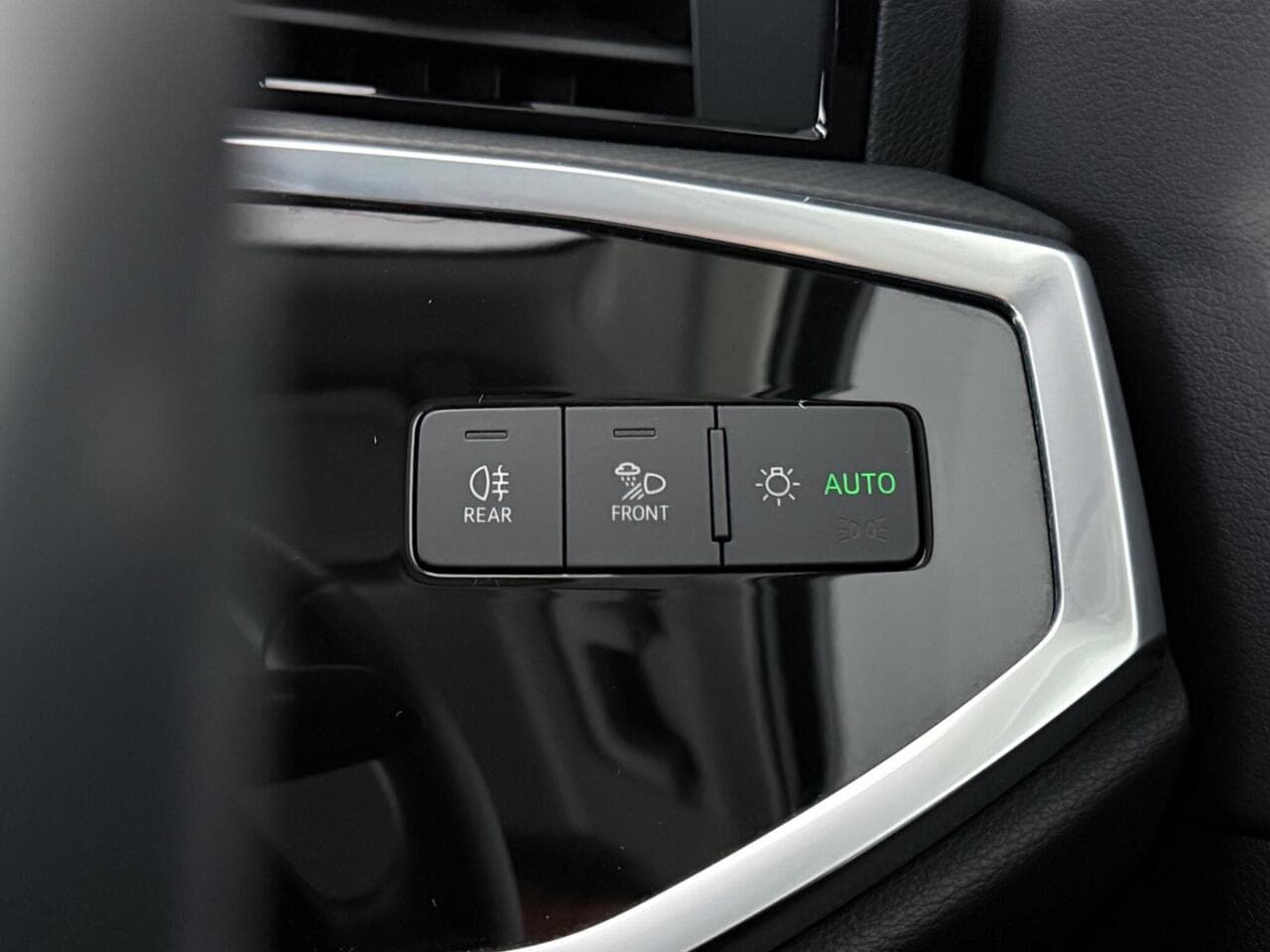 Audi Q3 thumbnail Misc Controls
