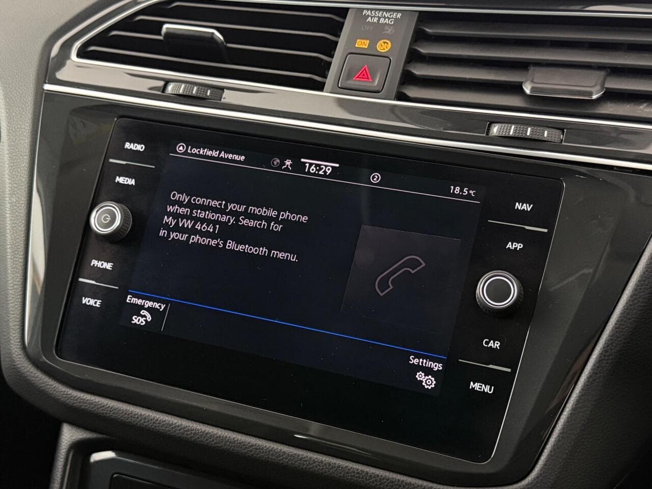 Volkswagen Tiguan thumbnail Infotainment System