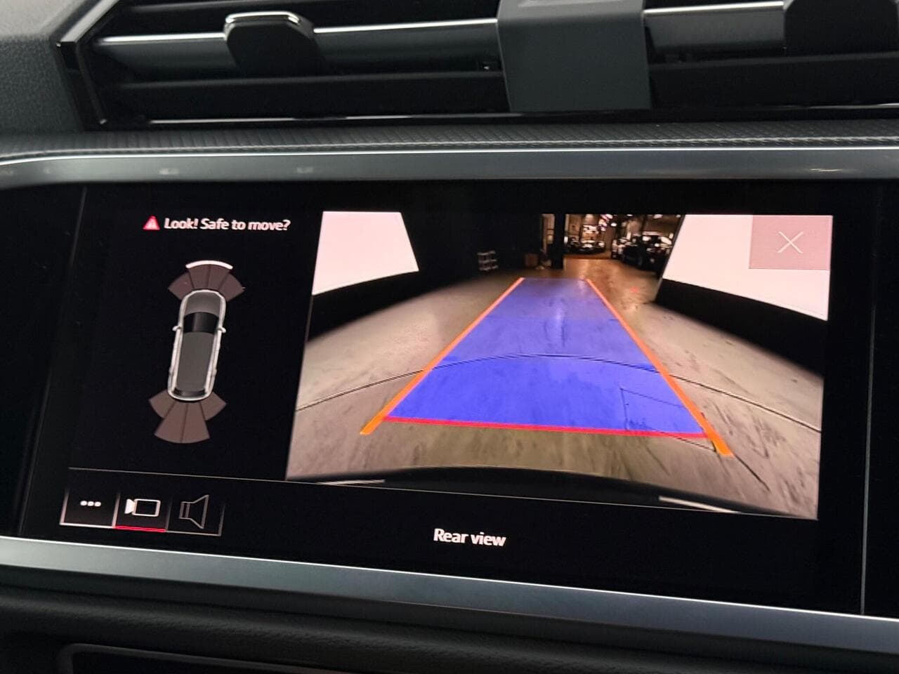Audi Q3 thumbnail Infotainment System