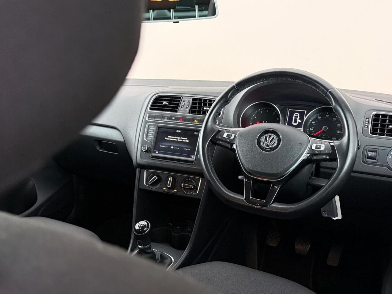 Volkswagen Polo thumbnail Interior Front