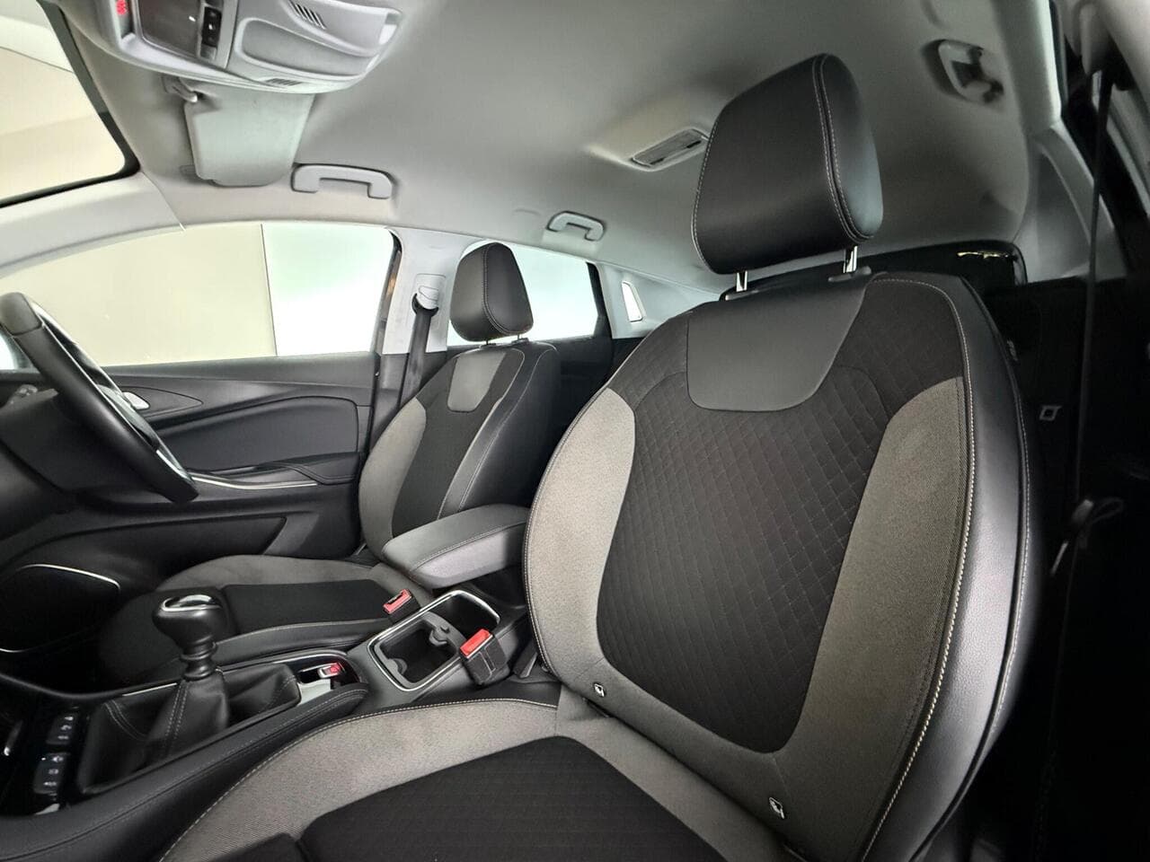 Vauxhall Grandland X thumbnail Seat Front Passenger