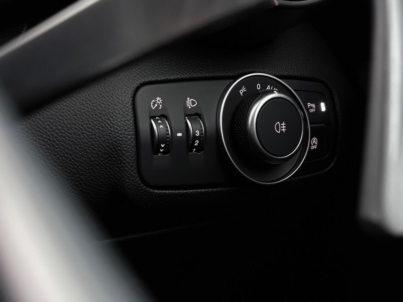 Alfa Romeo Giulia thumbnail Misc Controls