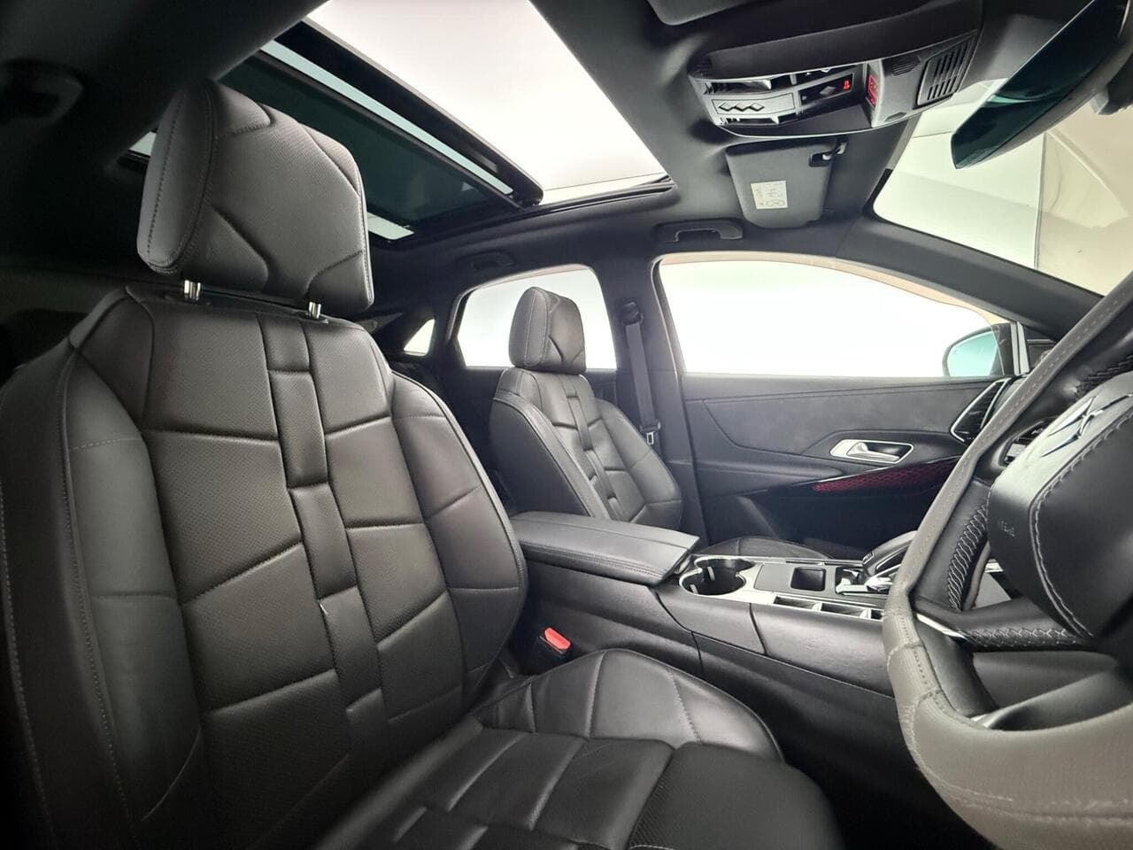 DS AUTOMOBILES DS 7 CROSSBACK thumbnail Seat Driver