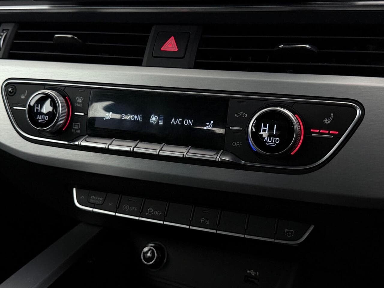 Audi A4 Avant thumbnail Infotainment System