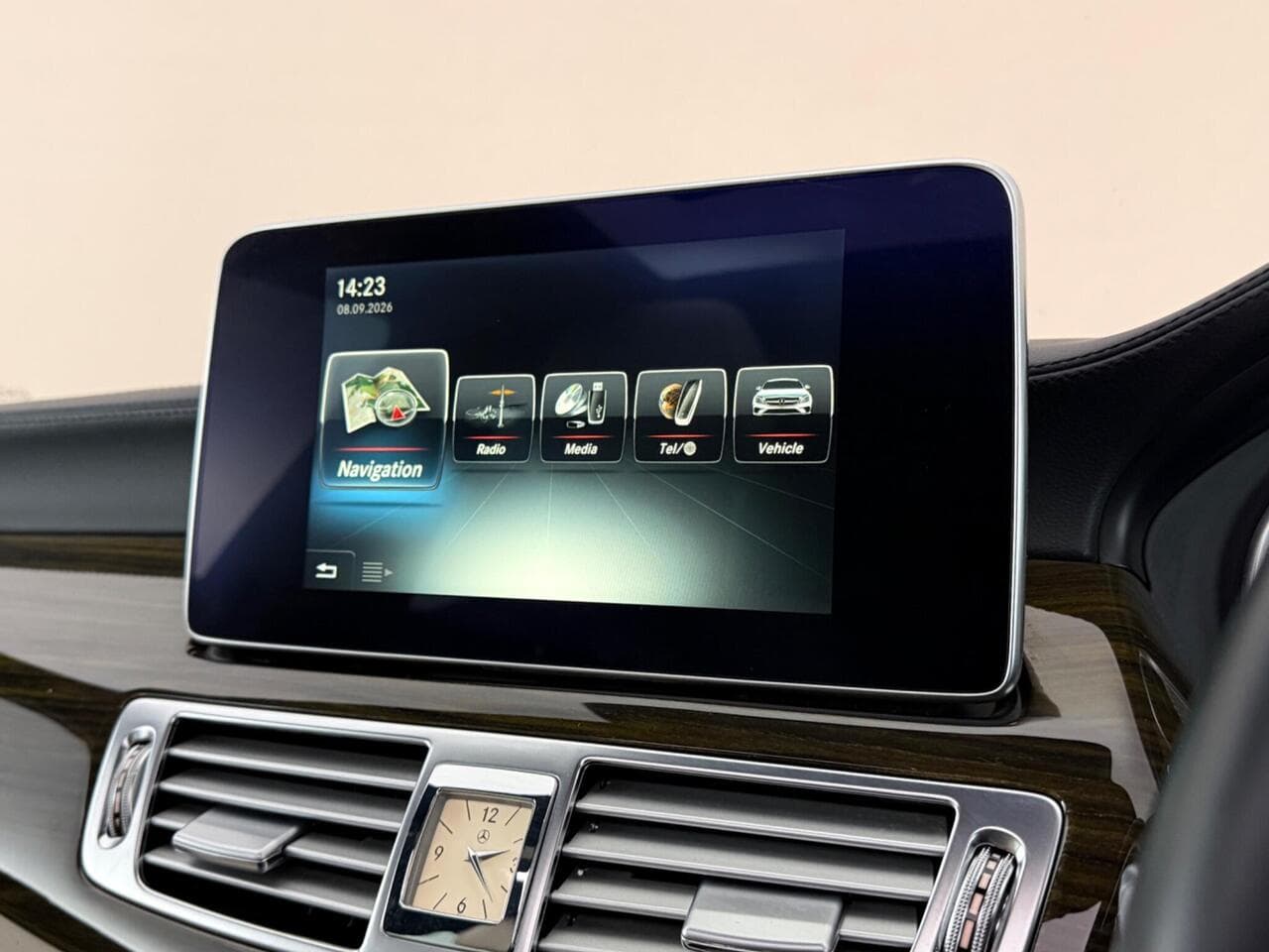 Mercedes-Benz CLS thumbnail Infotainment System