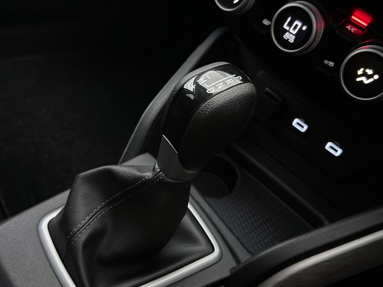 Dacia Duster thumbnail Interior Front