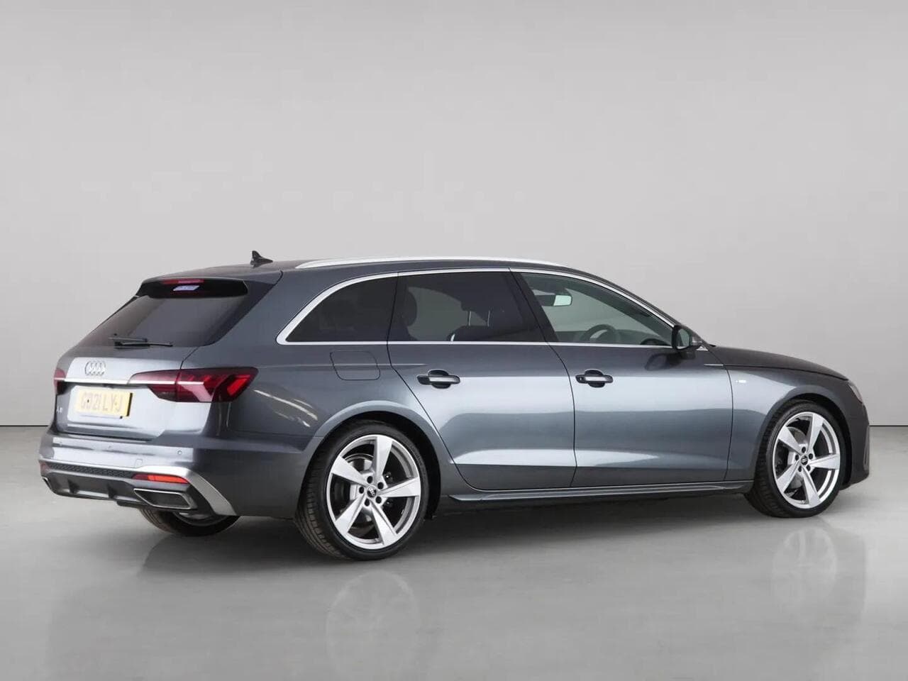 Audi A4 Avant thumbnail Side Right