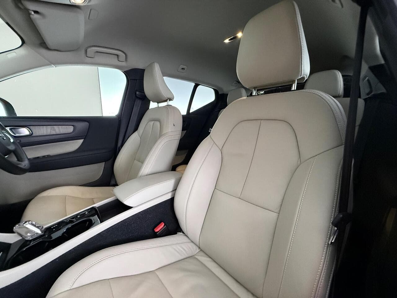 Volvo XC40 thumbnail Seat Front Passenger