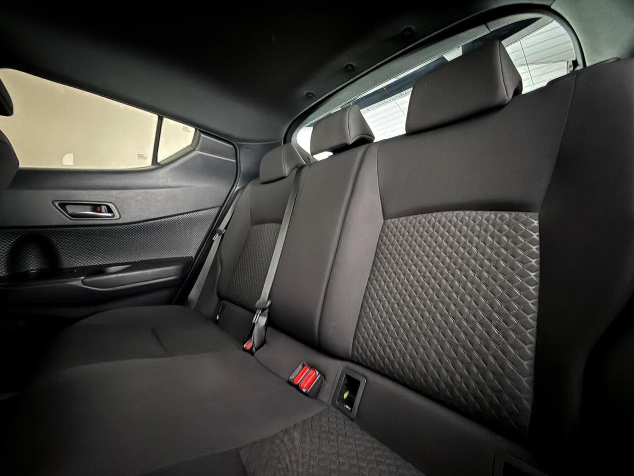 Toyota C-HR thumbnail Seats Rear