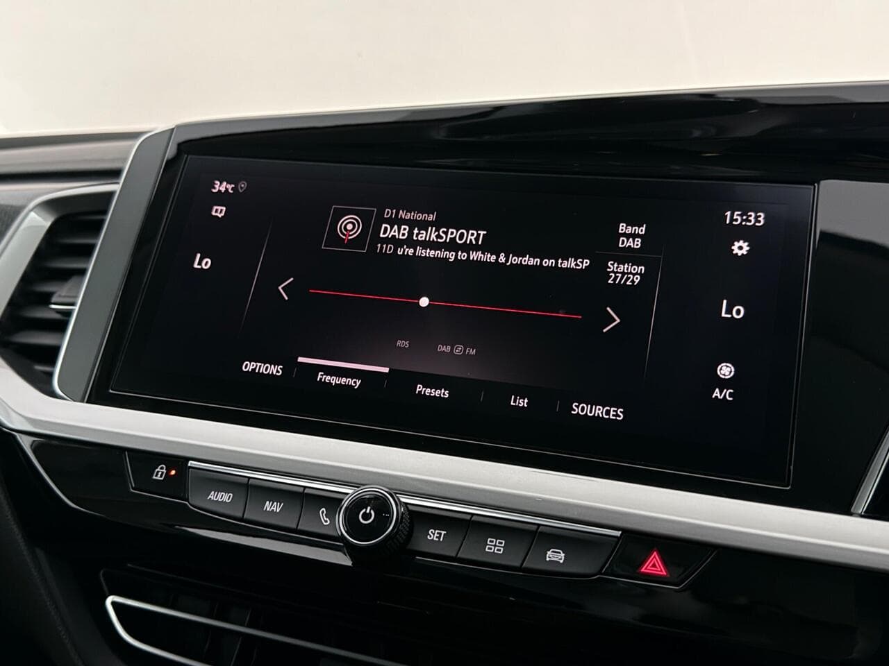 Vauxhall Grandland X thumbnail Infotainment System