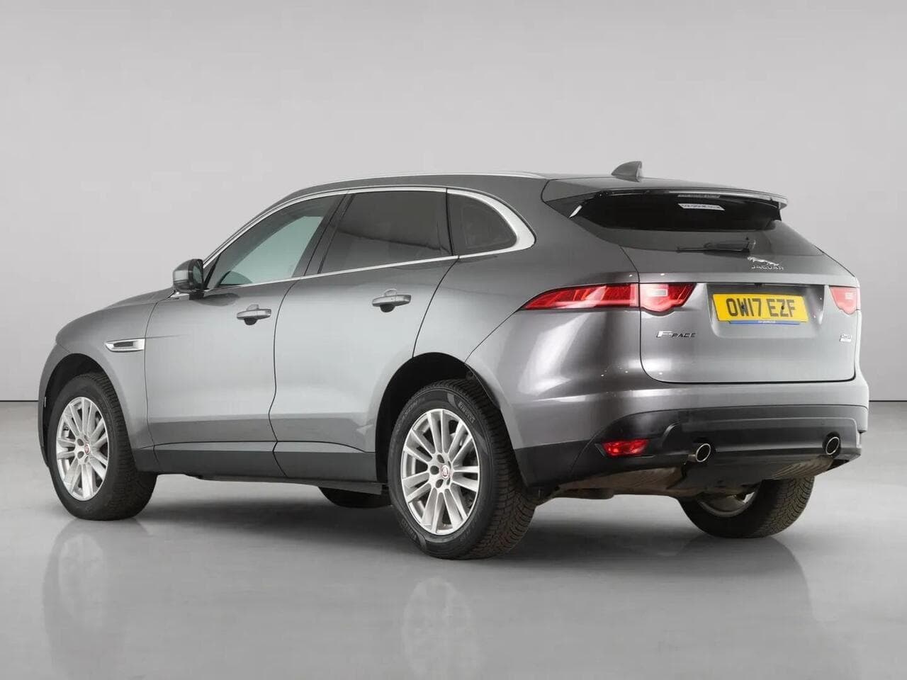 Jaguar F-PACE thumbnail Rear Left