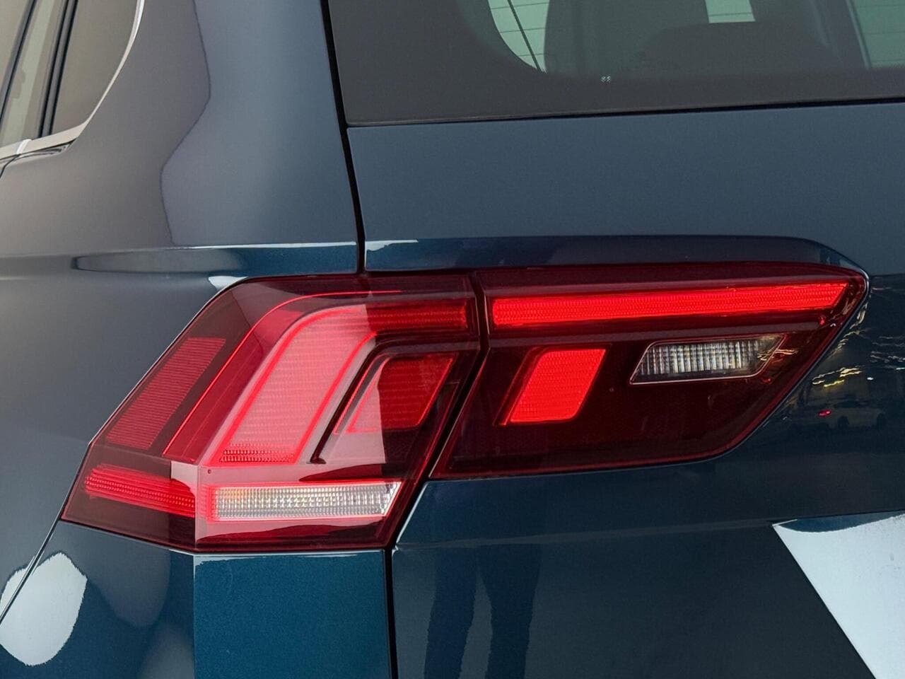 Volkswagen Tiguan thumbnail Lights Rear