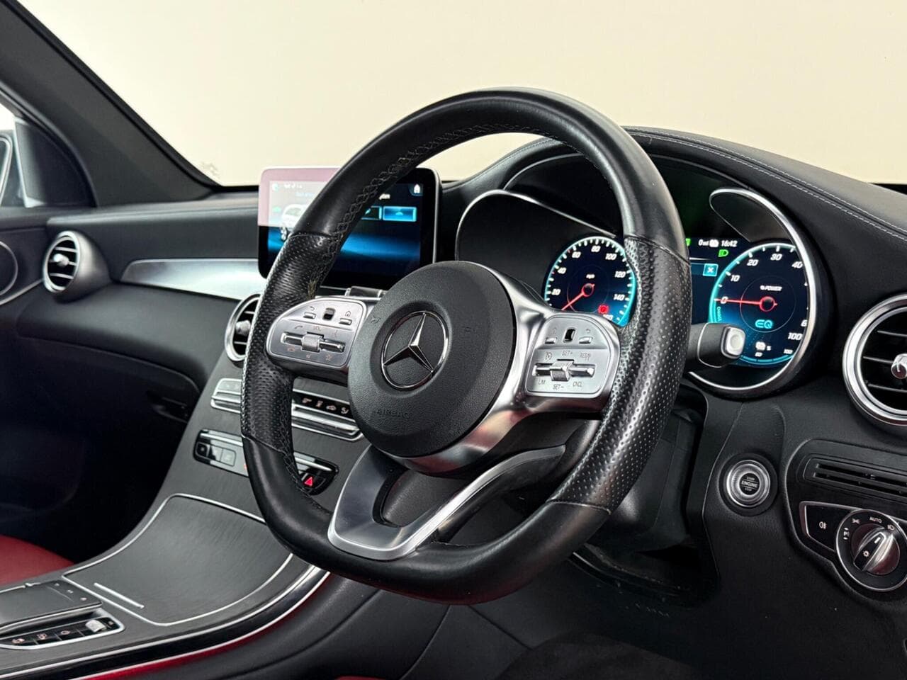 Mercedes-Benz GLC thumbnail Steering Wheel