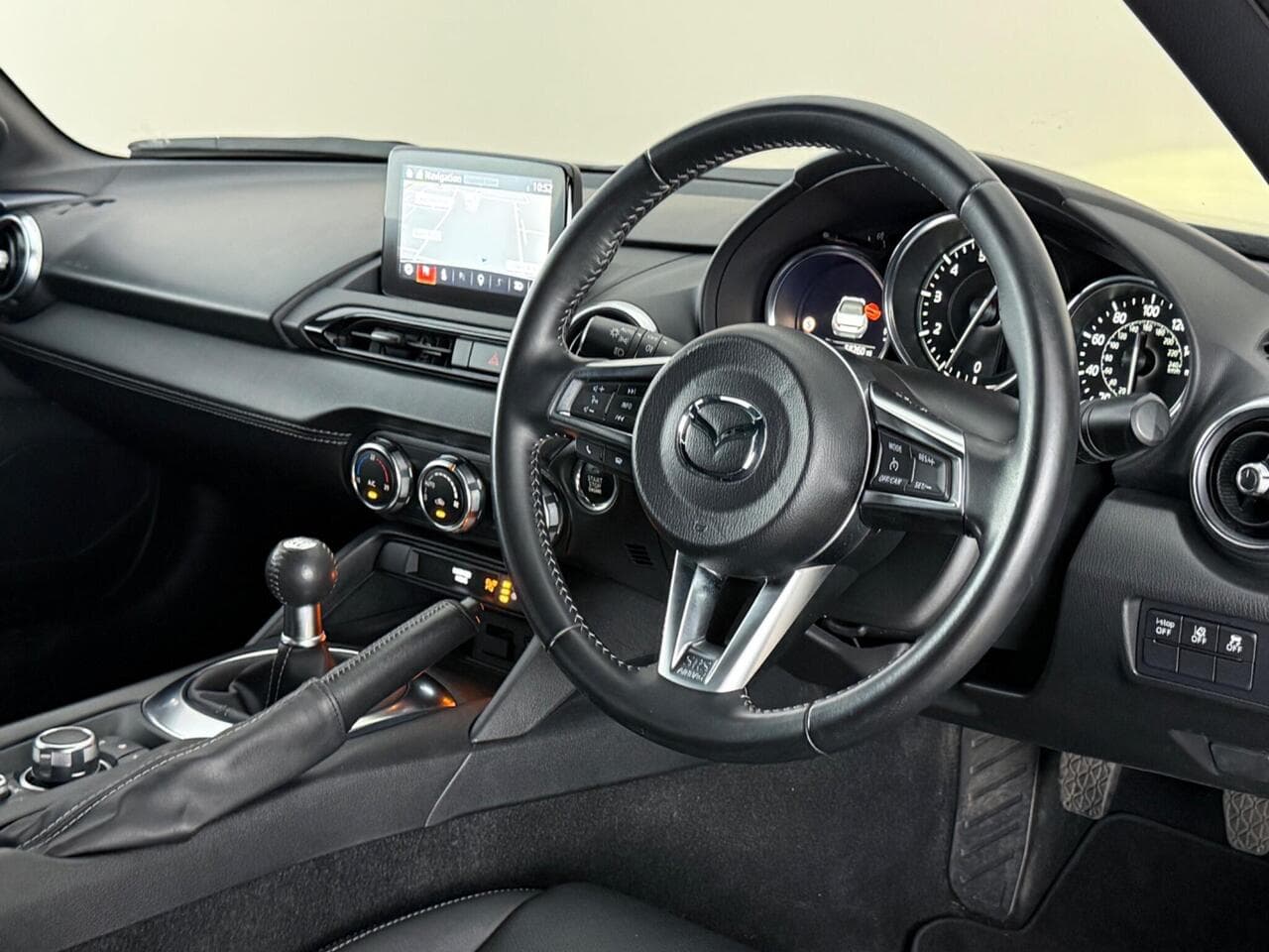 Mazda MX-5 thumbnail Interior Front