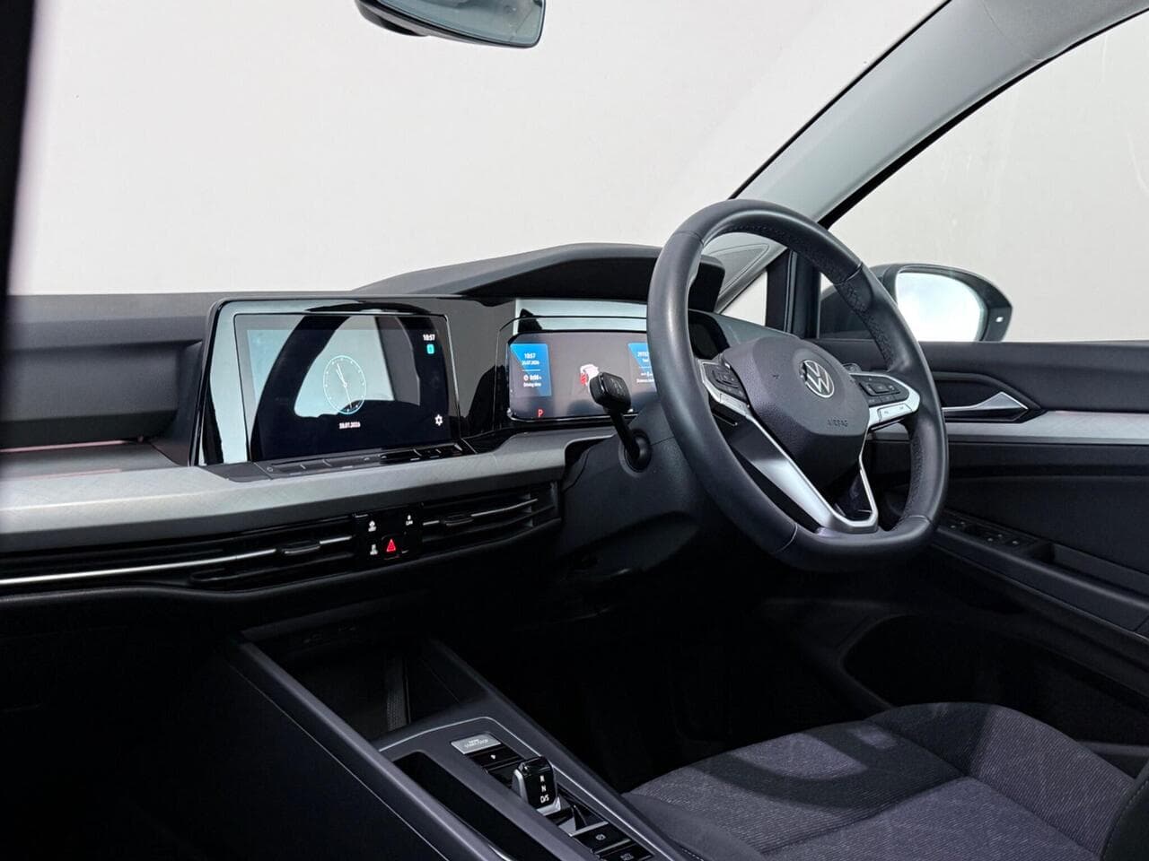 Volkswagen Golf thumbnail Interior Front