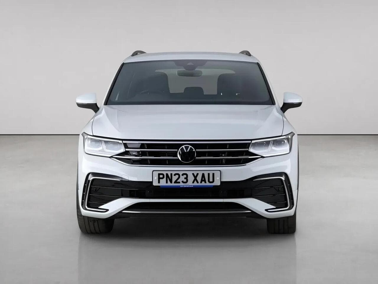 Volkswagen Tiguan thumbnail Front