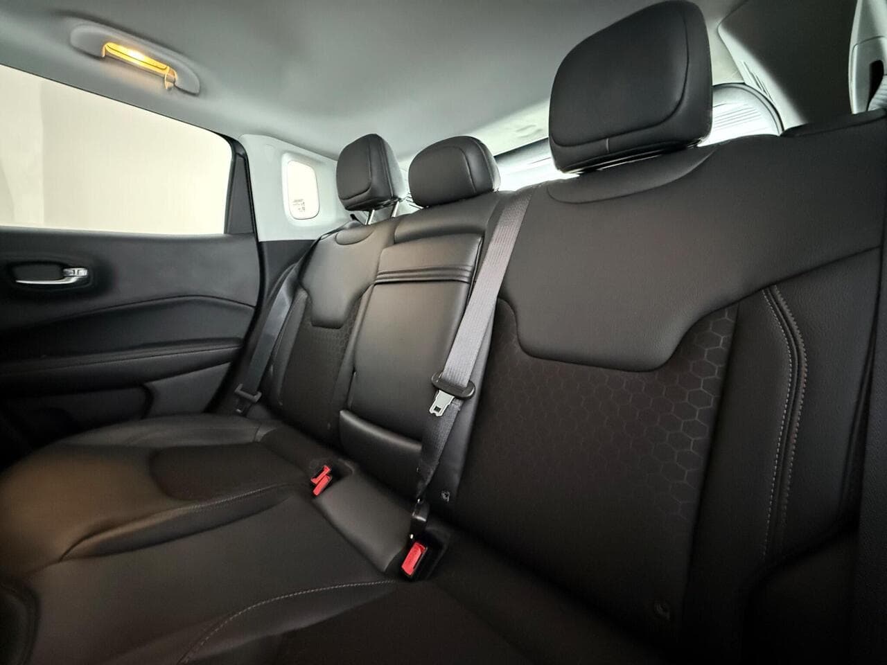 Jeep Compass thumbnail Seats Rear