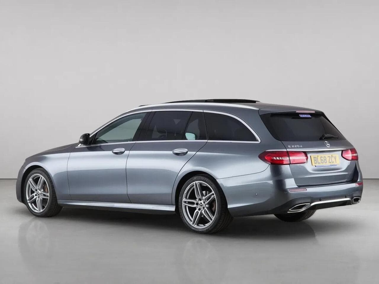 Mercedes-Benz E Class thumbnail Rear Left