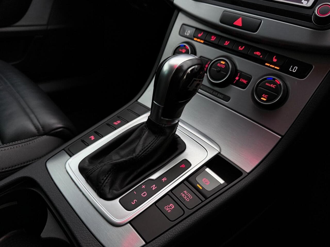 Volkswagen CC thumbnail Interior Front