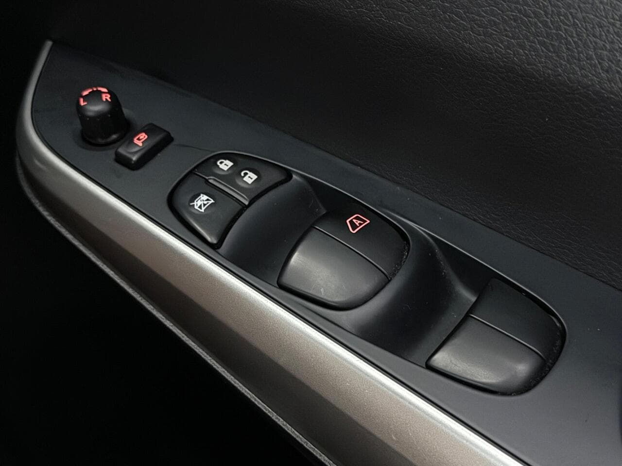Nissan Navara thumbnail Misc Controls