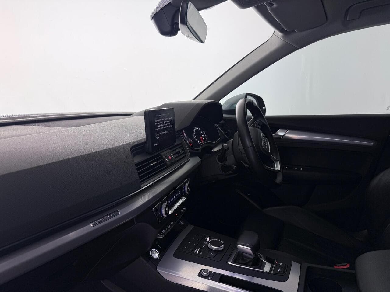 Audi Q5 thumbnail Interior Front