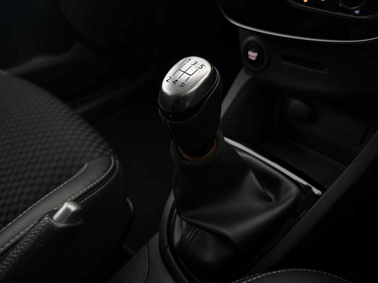 Renault Clio thumbnail Interior Front