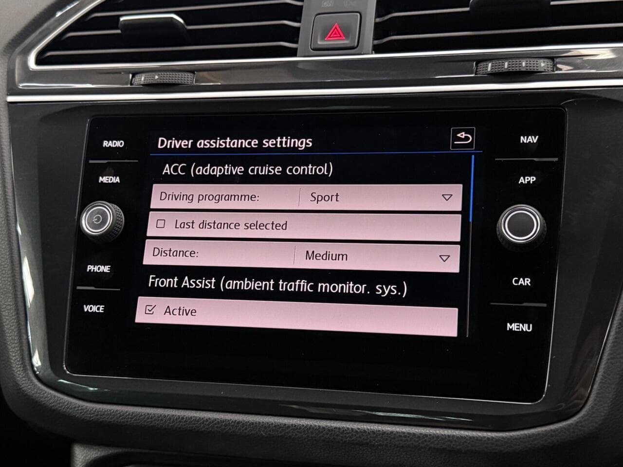 Volkswagen Tiguan thumbnail Infotainment System