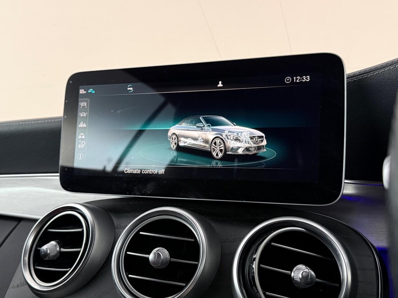 Mercedes-Benz C Class thumbnail Infotainment System