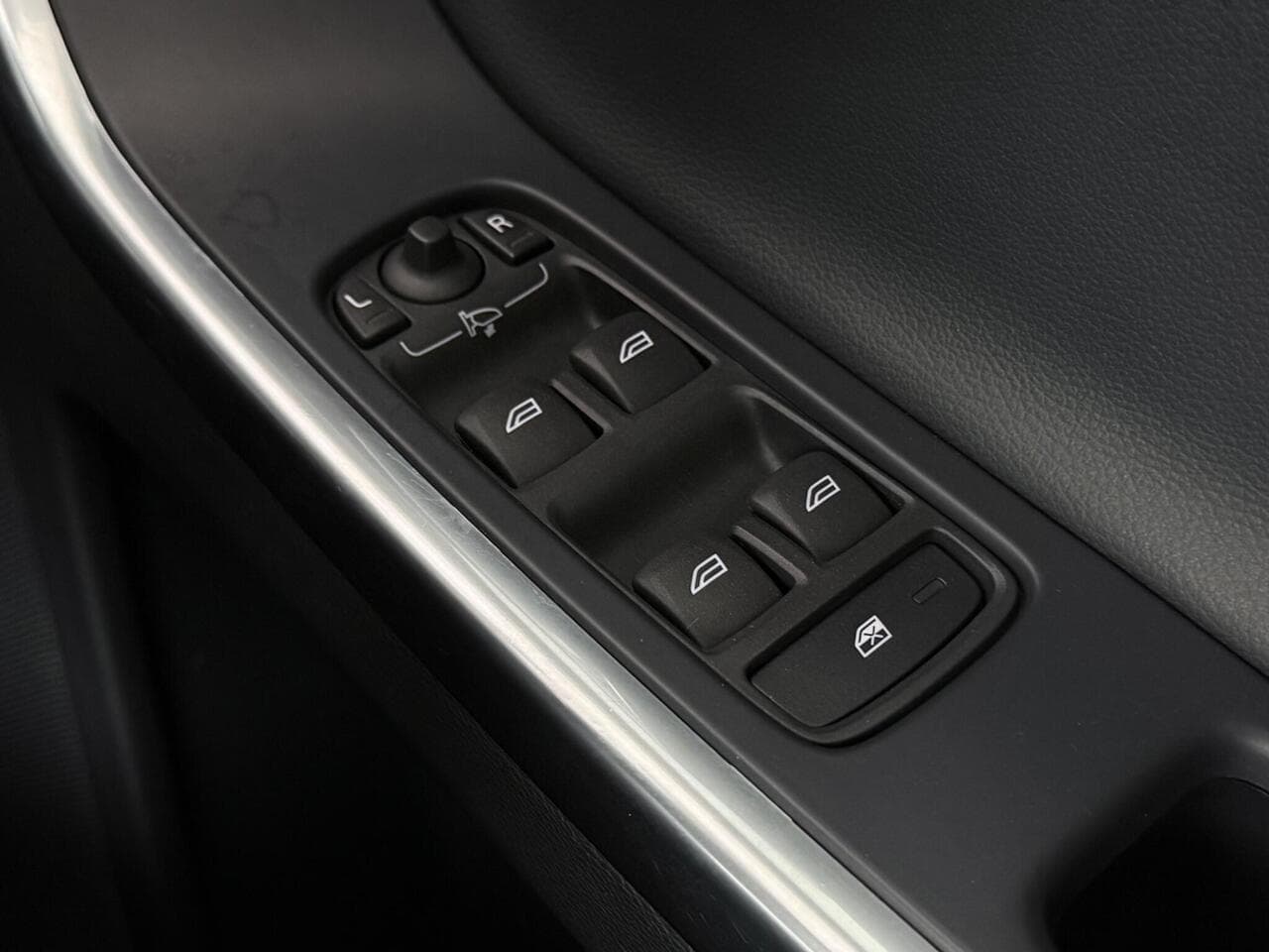 Volvo XC60 thumbnail Misc Controls